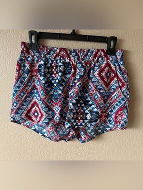 Dizzire Women's Medium Pull on Shorts Blue Red White Aztec Pattern Pockets